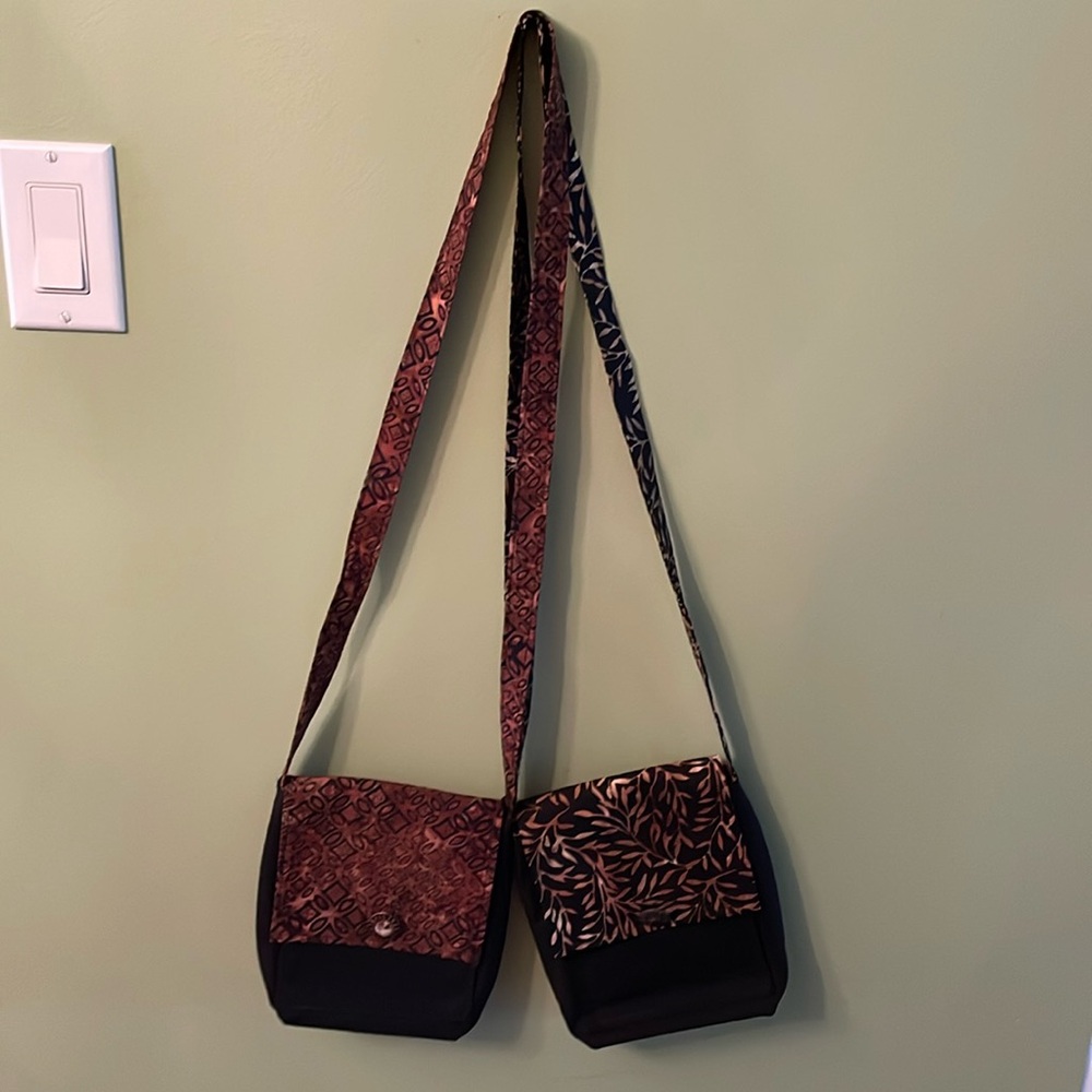 2 fabric purses. - Picture 1 of 9